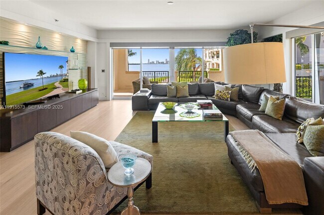 Foto del edificio - 4924 Fisher Island Dr