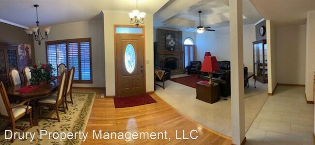 Foto del edificio - 3 br, 2 bath House - 1945 S. Oakmont Ave