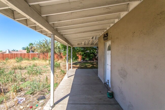 Building Photo - 14993 Yucca Ave