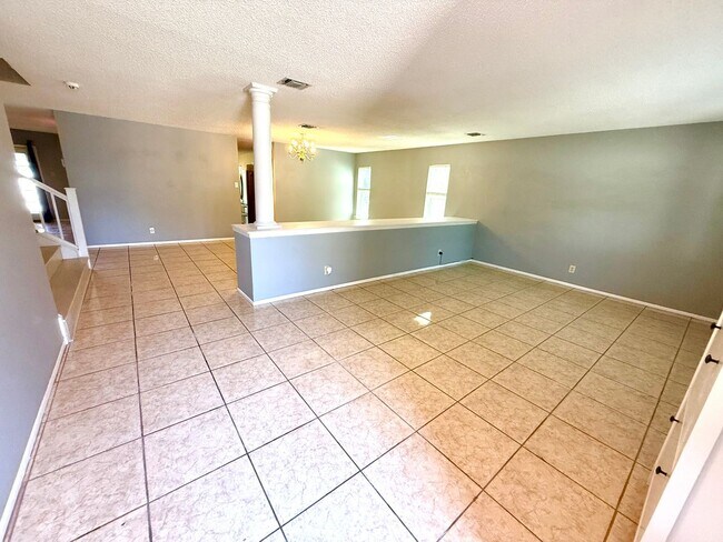 Building Photo - AVAILABLE NOW! 2- Story 4 Bedroom / 2.5 Bath Home Near Sea World!