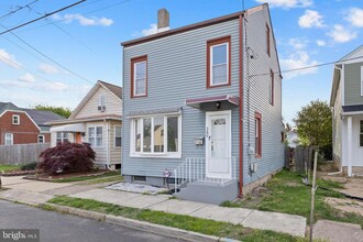 Building Photo - 360 E Franklin St