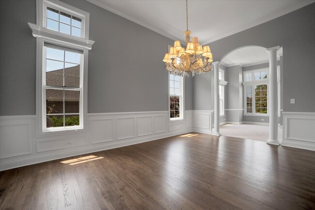 Building Photo - BEAUTIFUL Executive Rental Home in Wonderf...
