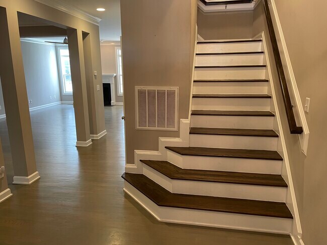 Building Photo - 113 Towne Ridge Ln