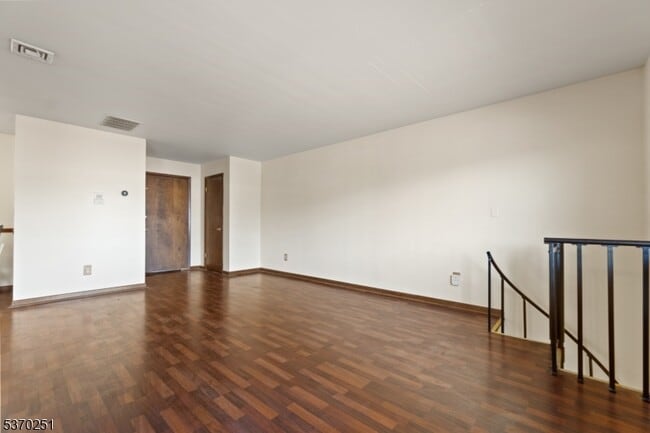 Foto del edificio - 110 Newark Ave