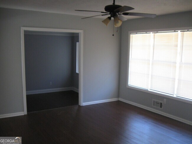 Foto del edificio - 210 E Richardson St