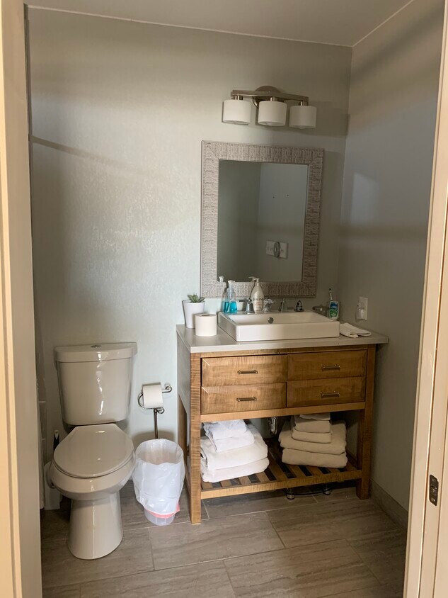 Foto principal - 7131 Crowfoot Valley Rd