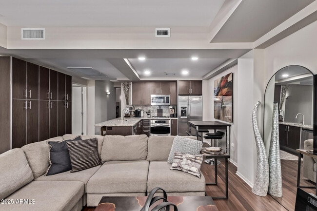Building Photo - 7117 E Rancho Vista Dr