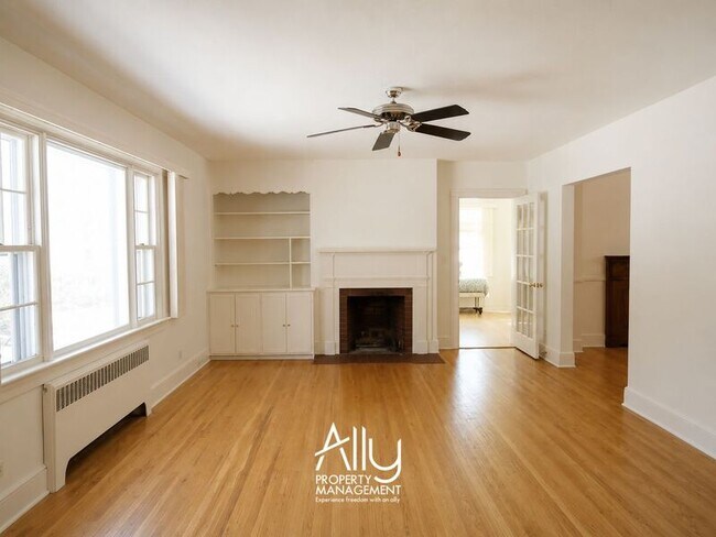 Building Photo - 1605 Cambridge Cir