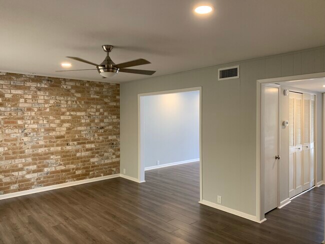 Building Photo - 82 Townhouse Ln