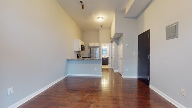 Building Photo - *HOT!*  Modern Studio just steps from Penn...