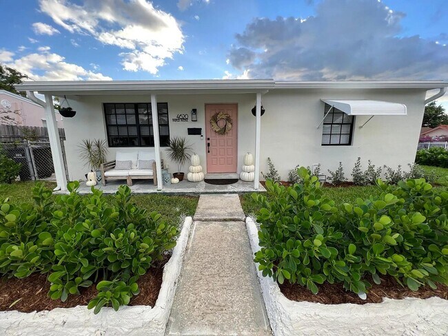 Foto del edificio - 4620 Parker Ave
