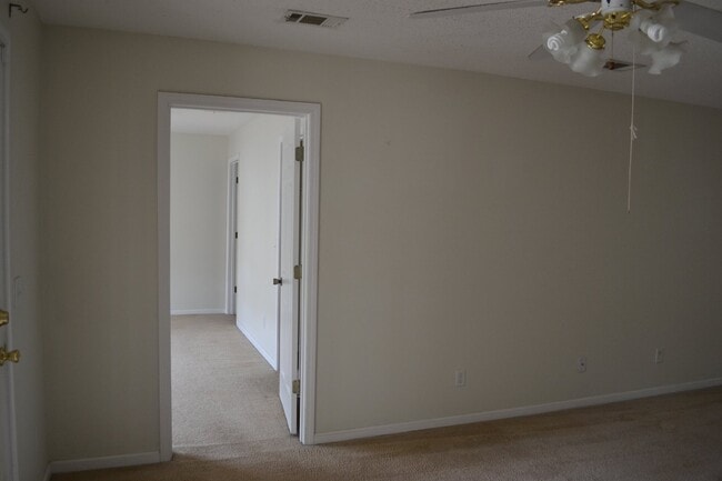 Building Photo - Apartment for Rent