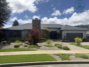 Building Photo - 8072 Lake Pl