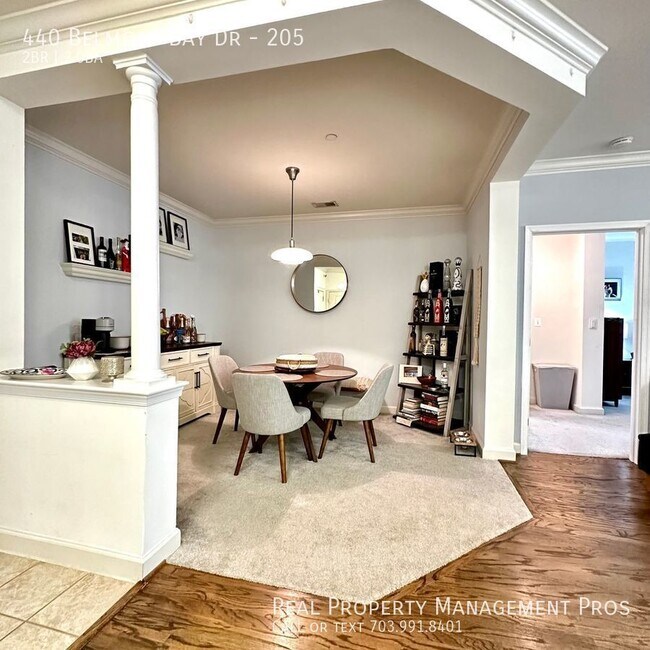 Foto del edificio - 2 Bedroom Condo next to VRE and I-95!