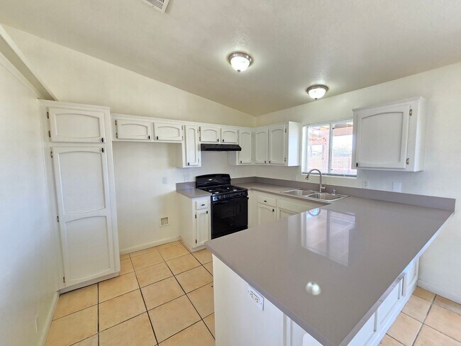 Building Photo - Beautifully Remodeled 3 Bedroom Home in California City!