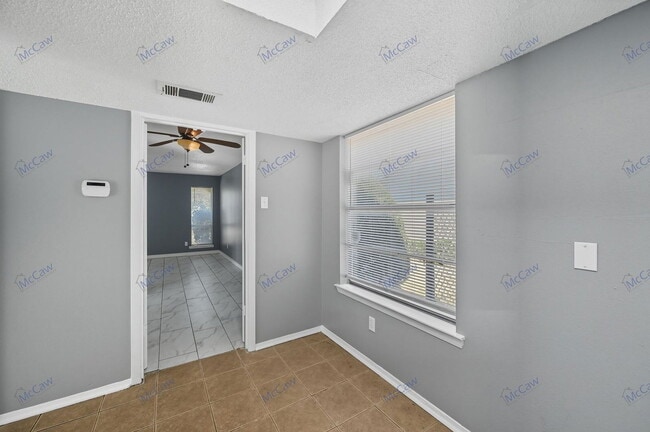 Building Photo - 3538 Hacienda Dr