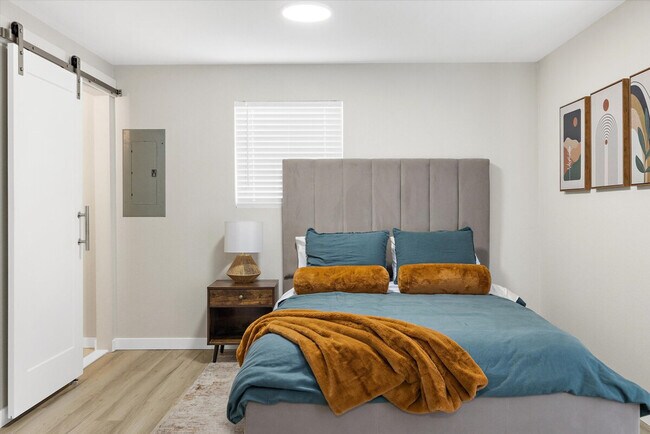 Foto del edificio - 2410 W Bruneau Pl