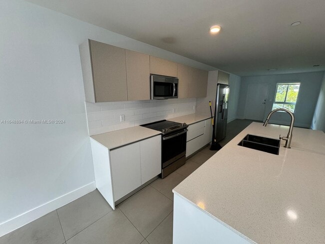 Foto del edificio - 2555 NE 193rd St