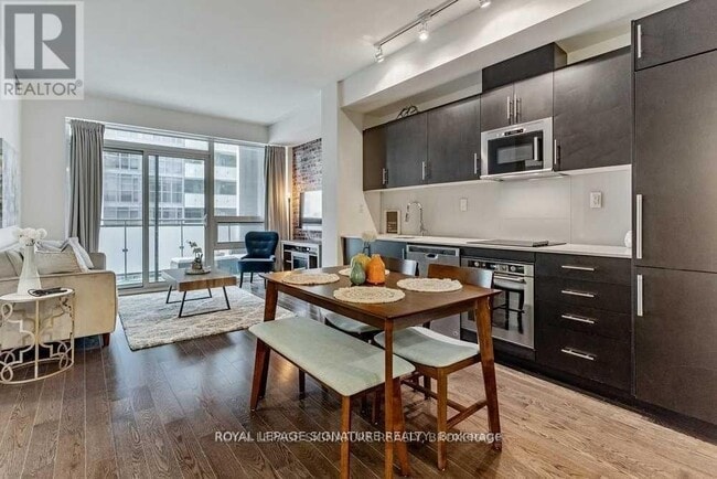 Building Photo - 460 Adelaide St E