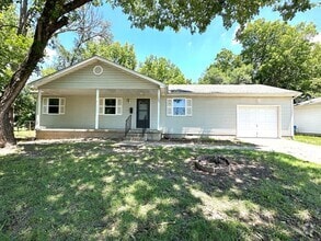 Building Photo - 1707 Iowa Ave