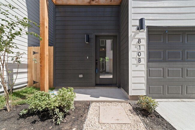 Foto del edificio - 810 Elkhart St