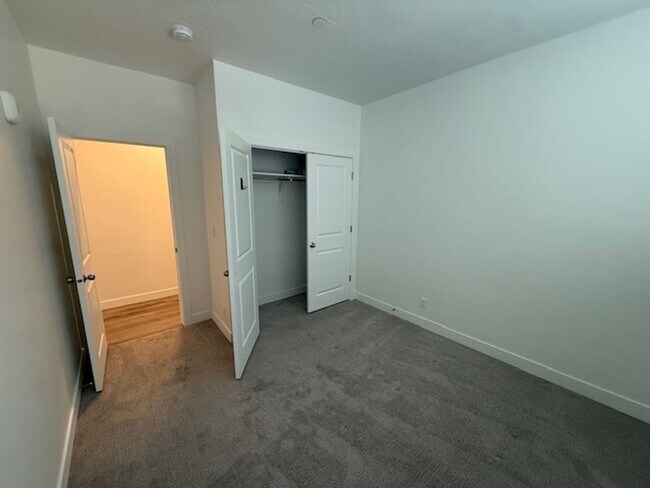 Foto del edificio - Modern 3 Bedroom Condo in Desert Color