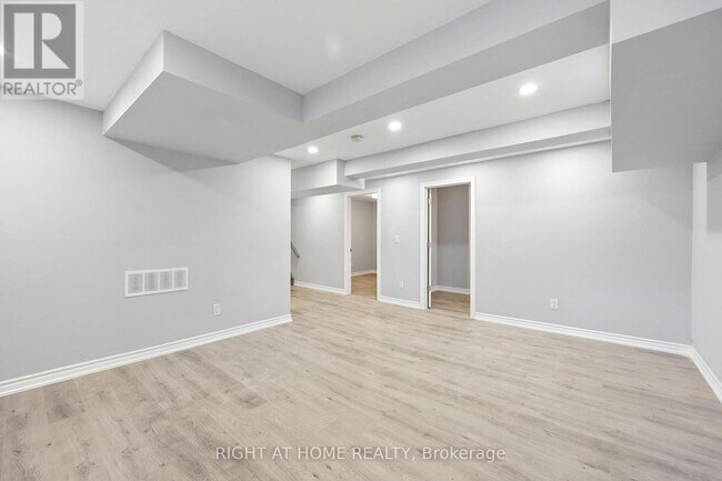 Building Photo - 764 Willowbank Trail