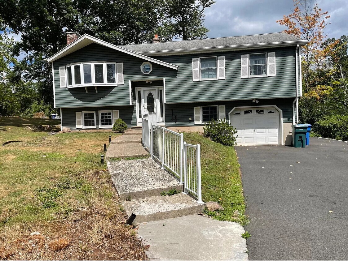 Building Photo - 185 Mill Pond Rd
