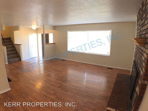 Building Photo - 1128 SW Wright Ct