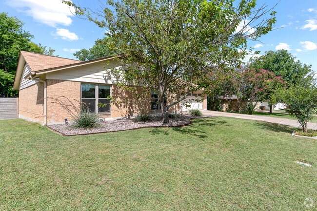 Building Photo - 2110 Spring Breeze Dr