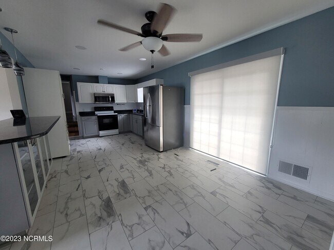Building Photo - 4222 Lockwood Dr