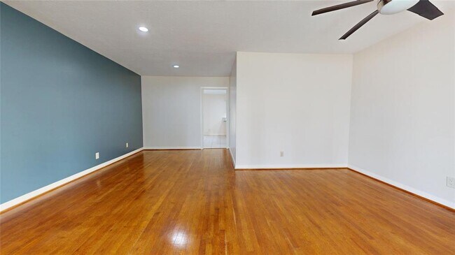 Building Photo - 10214 Brooktree Dr