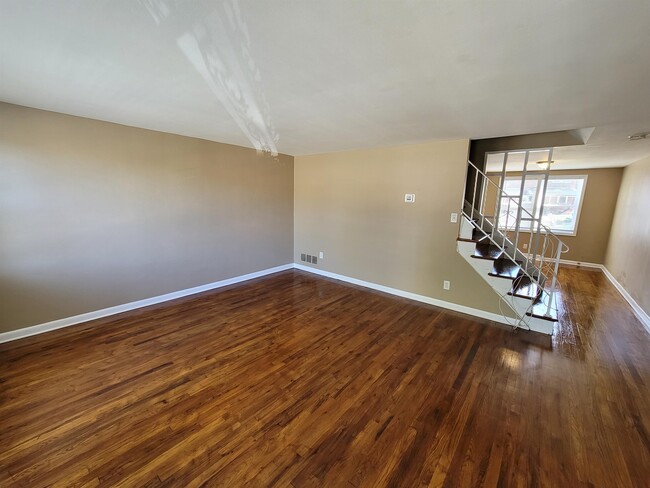 Building Photo - 5425 Bucknell Rd