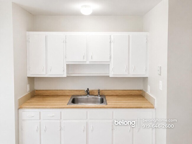Building Photo - 1419 Ardmore Dr