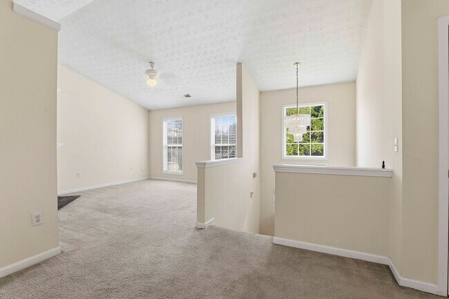 Foto del edificio - 3BR Split Level with 2 Car Garage in Jonesboro