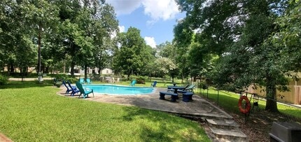 Building Photo - 28 Lakeway St