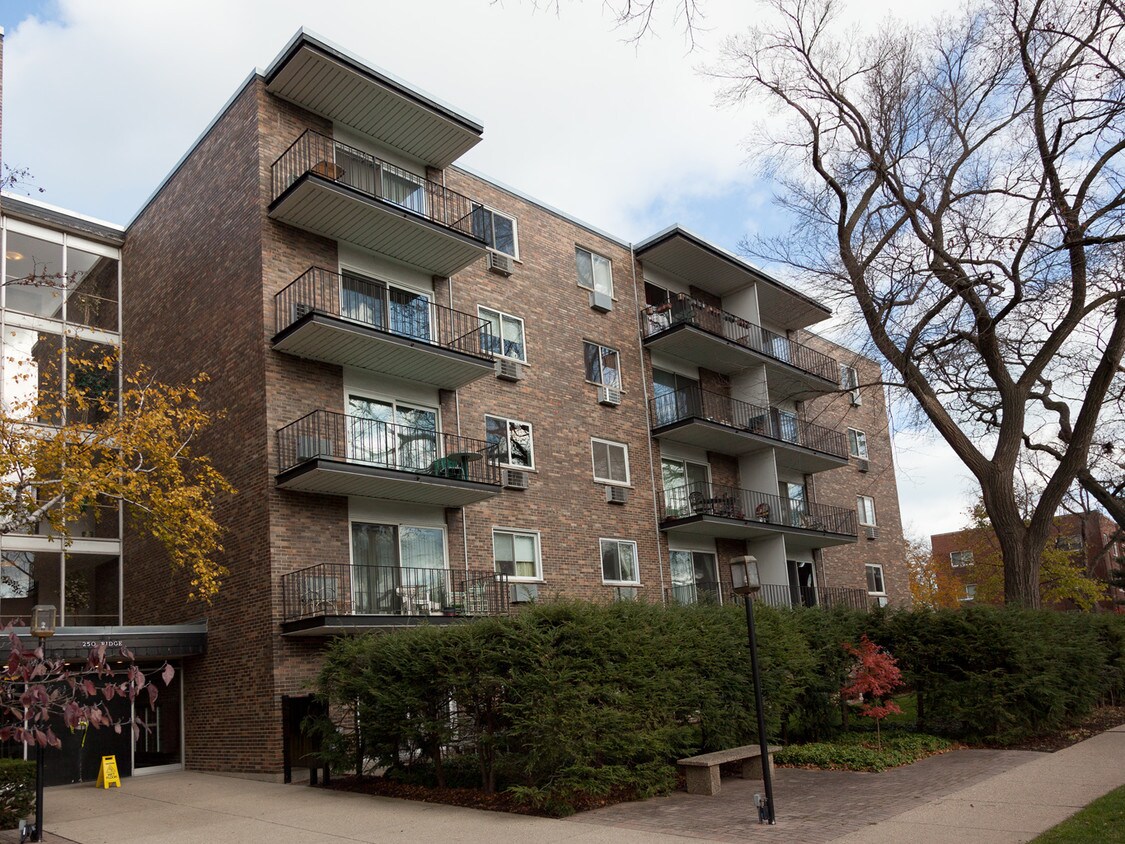 250 Ridge Ave, Evanston, IL 60202 Condo for Rent in Evanston, IL
