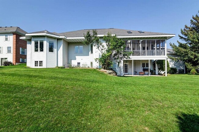 Foto del edificio - Incredible furnished house on Madison's West Side