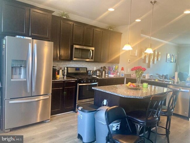 Foto del edificio - 7805 Five Oaks Ct