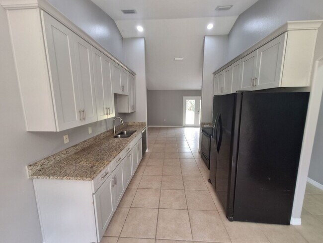 Foto del edificio - 3/2 Annual Rental Near Atwater Elementary School