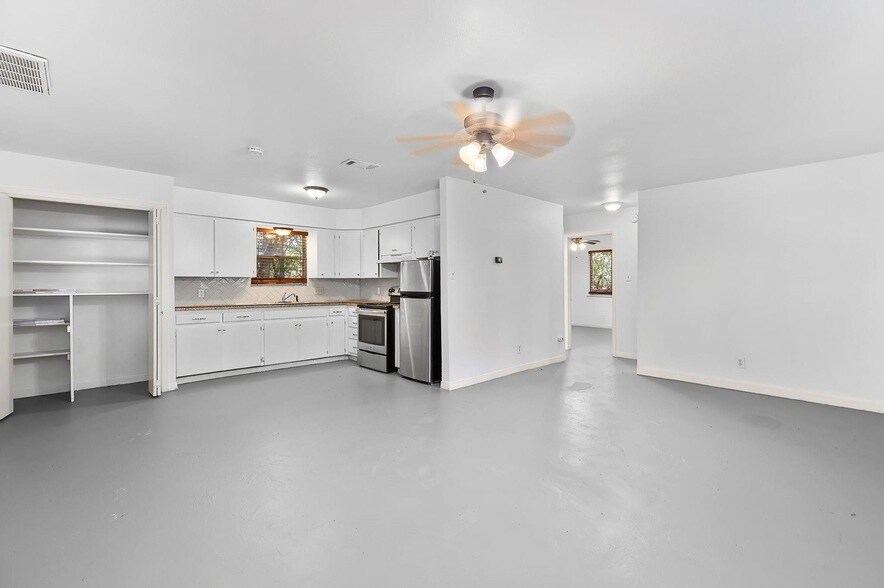 2716 St Edwards Cir Unit B, Austin, TX 78704 Room for Rent in Austin