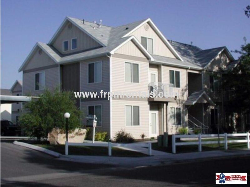 Primary Photo - 250 W Mallard Dr