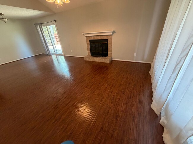 Building Photo - 812 Ridgewood Way