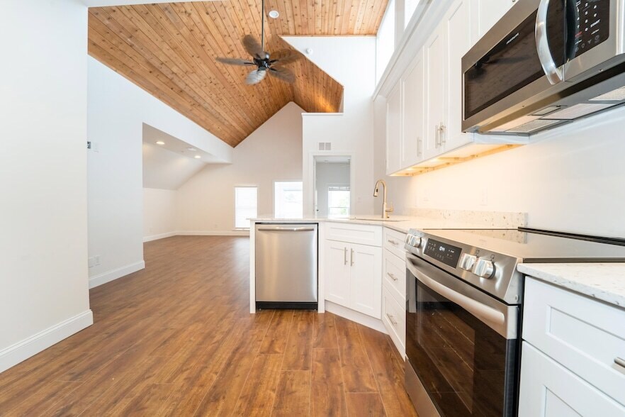 Primary Photo - 11 Aviles St