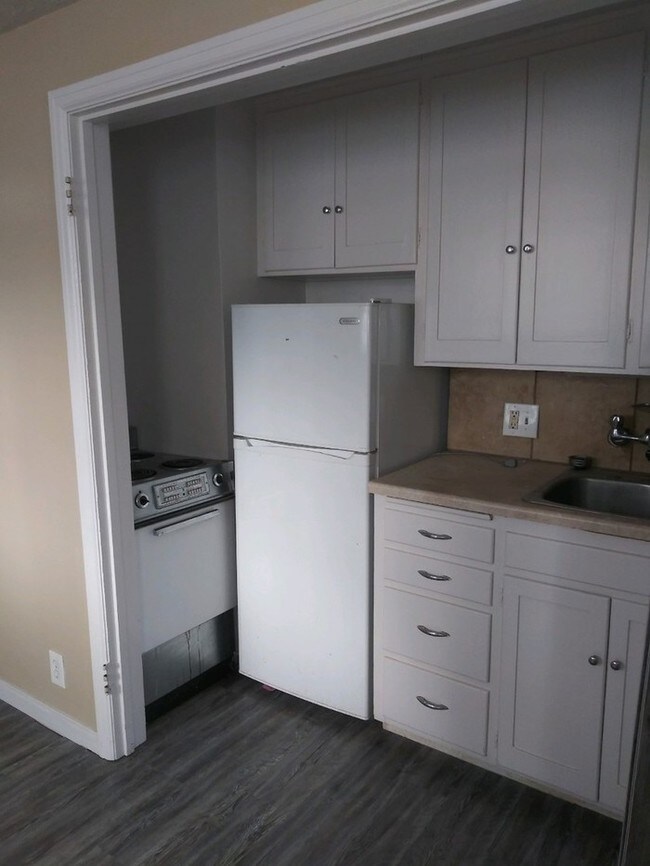 Foto del edificio - Studio Apartment Available!