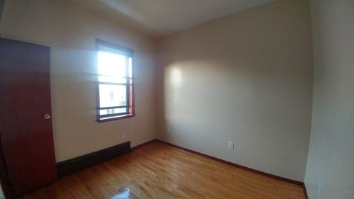 Building Photo - 652 5th Ave