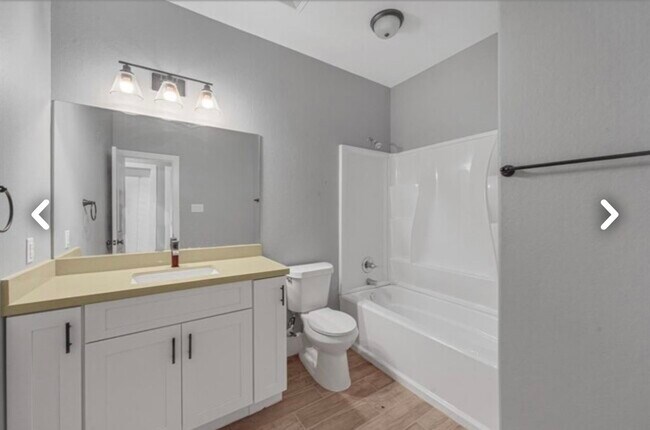 Foto del edificio - 4631 Briscoe St