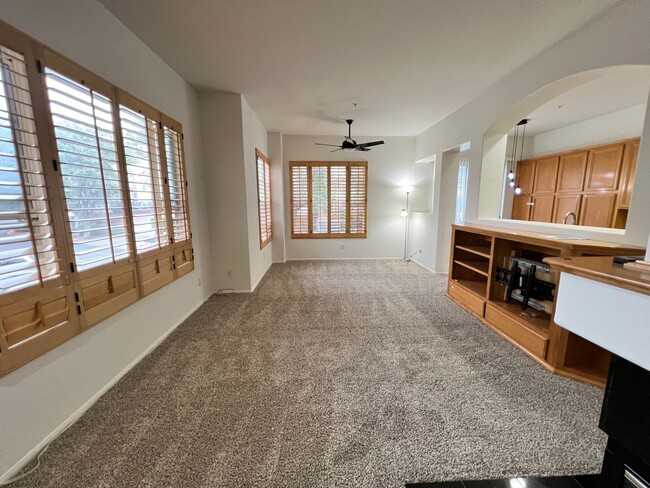 Building Photo - $500 OFF FIRST MONTH’s RENT! Tustin Del Ve...