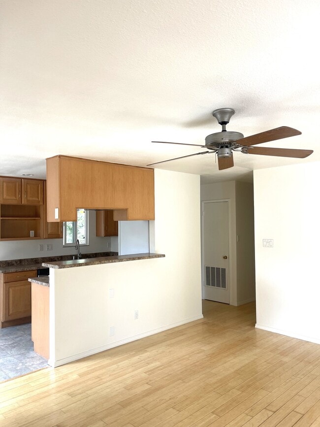 Building Photo - 570 Darwin Cir