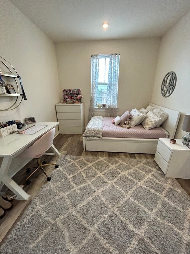 3BR, 2BA Standard - Bedroom - The Eleanor at Chestnut (Per Bedroom Lease) Apartments